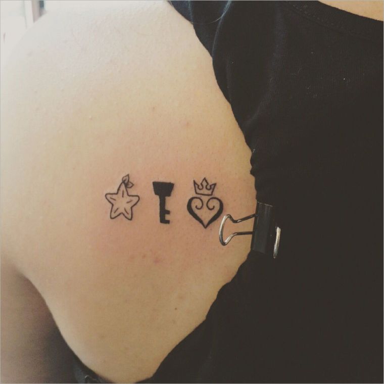 širdies tatuiruotė ant nugaros