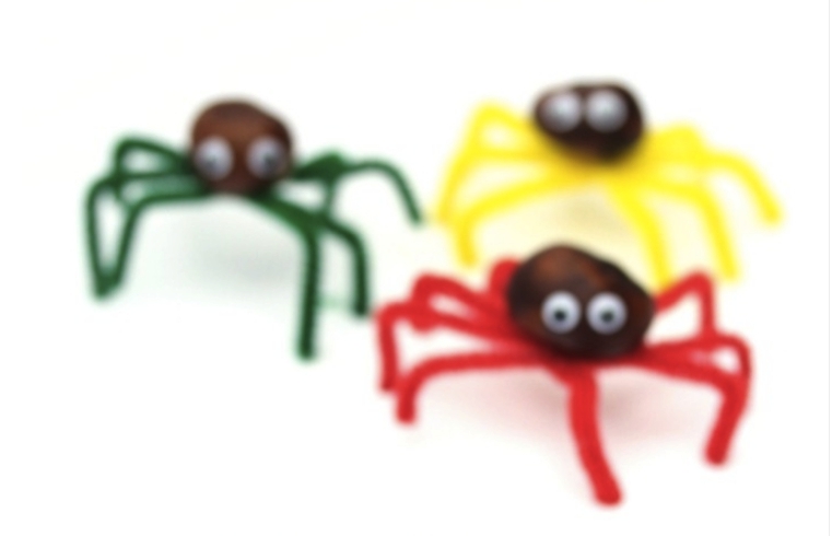 Pókok lábakkal színes cső tisztítószerekkel