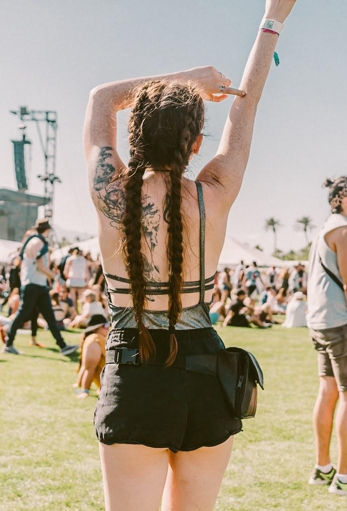 festivalis-coachella-Tresses-dvigubai