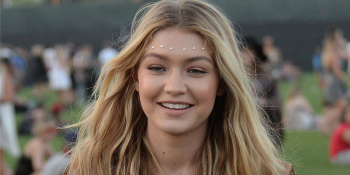 Ilgi plaukai-garbanos-gigi-hadid