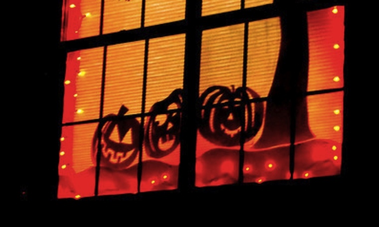 siluete kuća-halloween-prozora