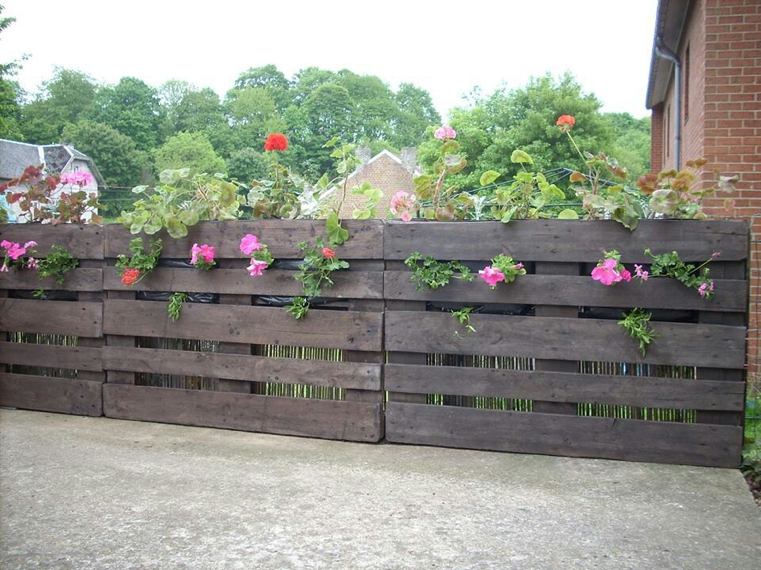 recinzione-pallet-e-fiori