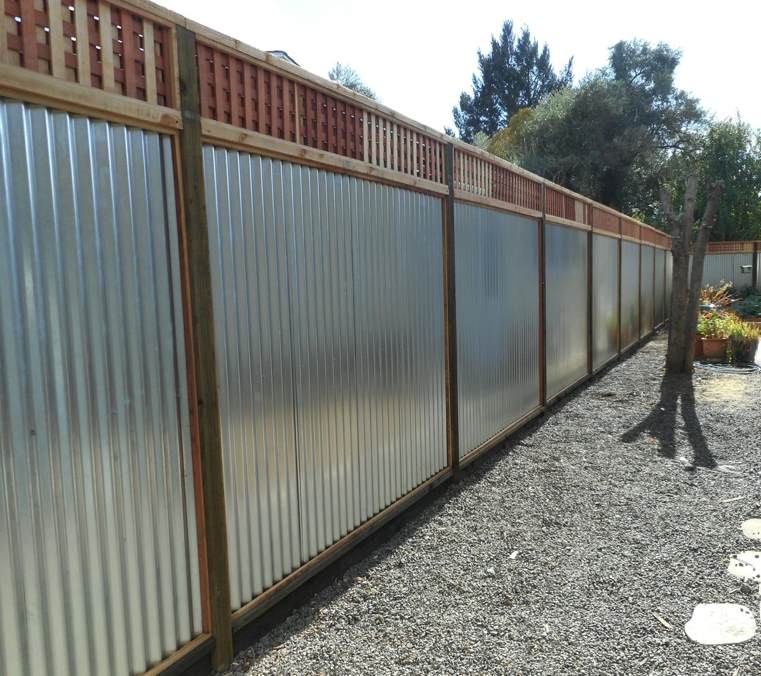 recinzione-giardino-galvanizzata-con-legno