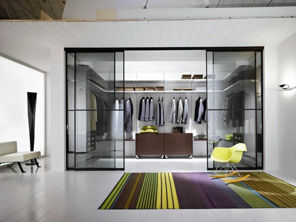 minimalistički dizajn garderobe tepih spavaća soba