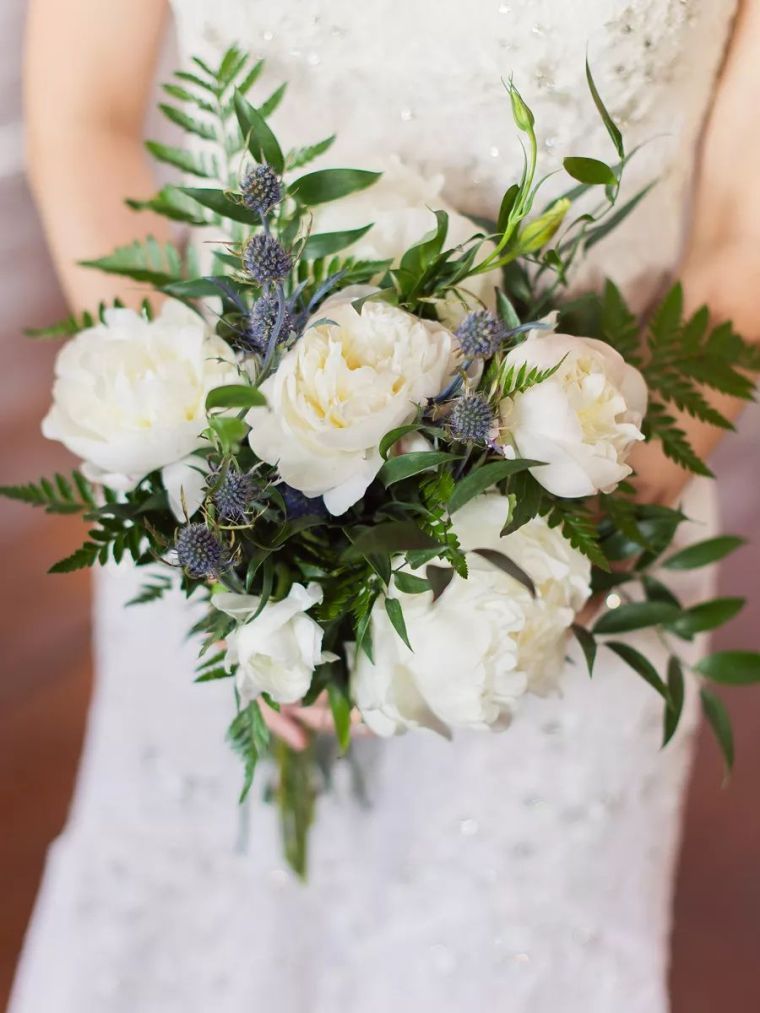 bouquet da sposa moderno e originale-esempio-composizione-floreale-piccola