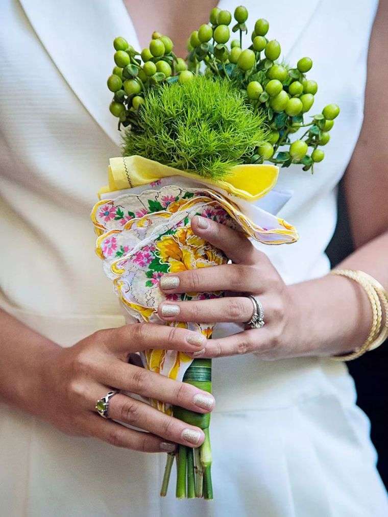small-wedding-bouquet-original-minimalist-design-model