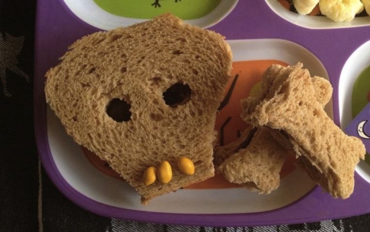 Halloween-Sandwich-forma-di-un-teschio2