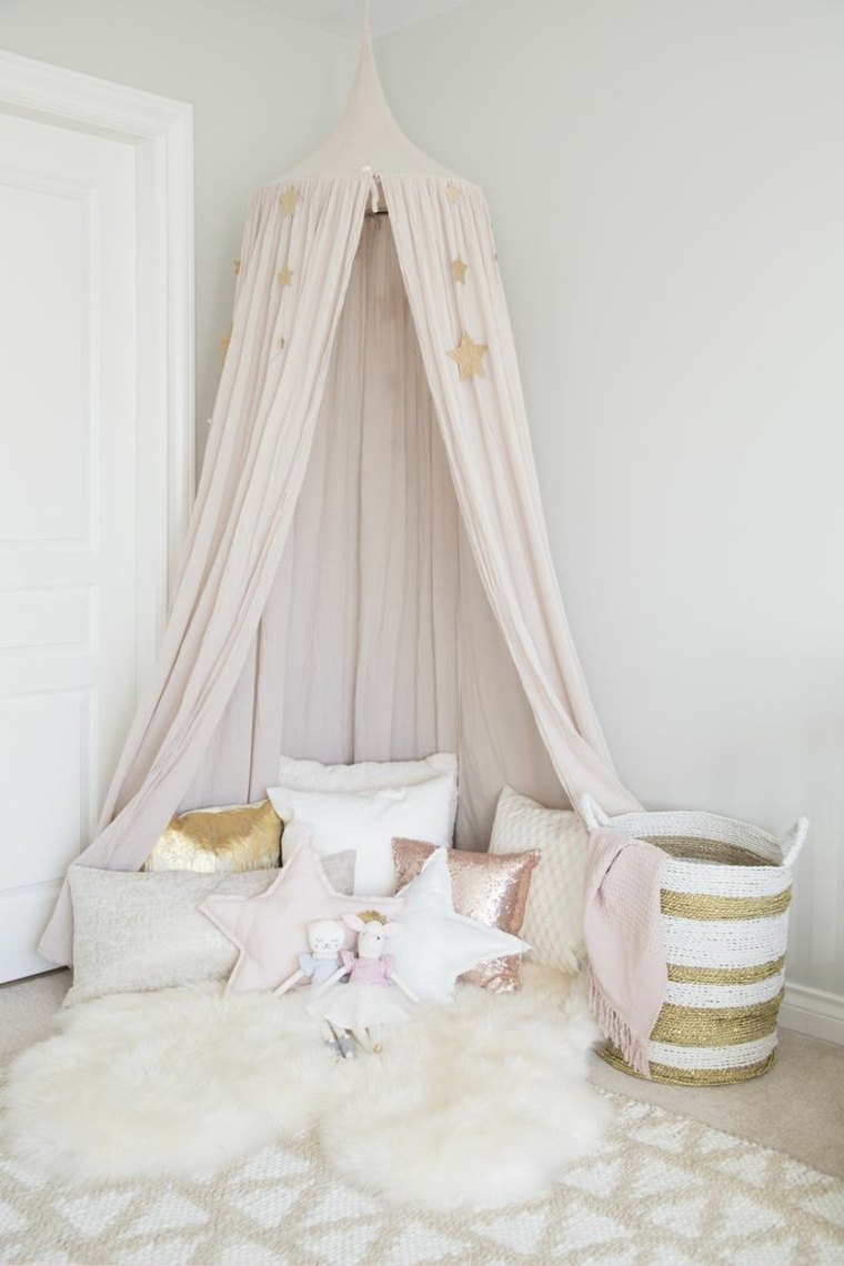 女の子の寝室のためのぼろぼろのシックな装飾のアイデア