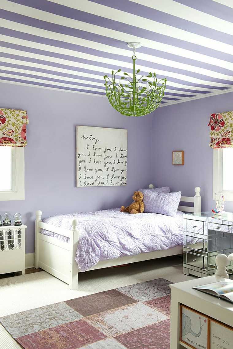 小さな女の子の寝室の現代的なインテリアのためのぼろぼろのシックな装飾のアイデア