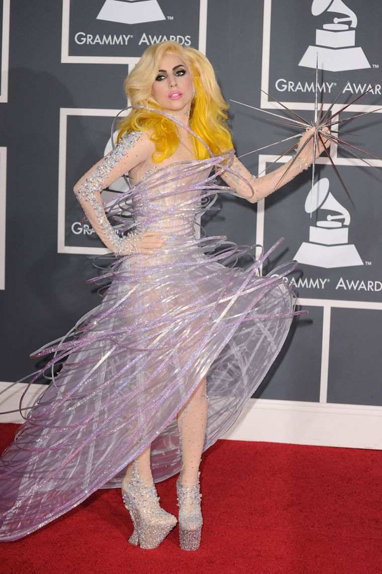 originalios lady gaga grammys suknelės