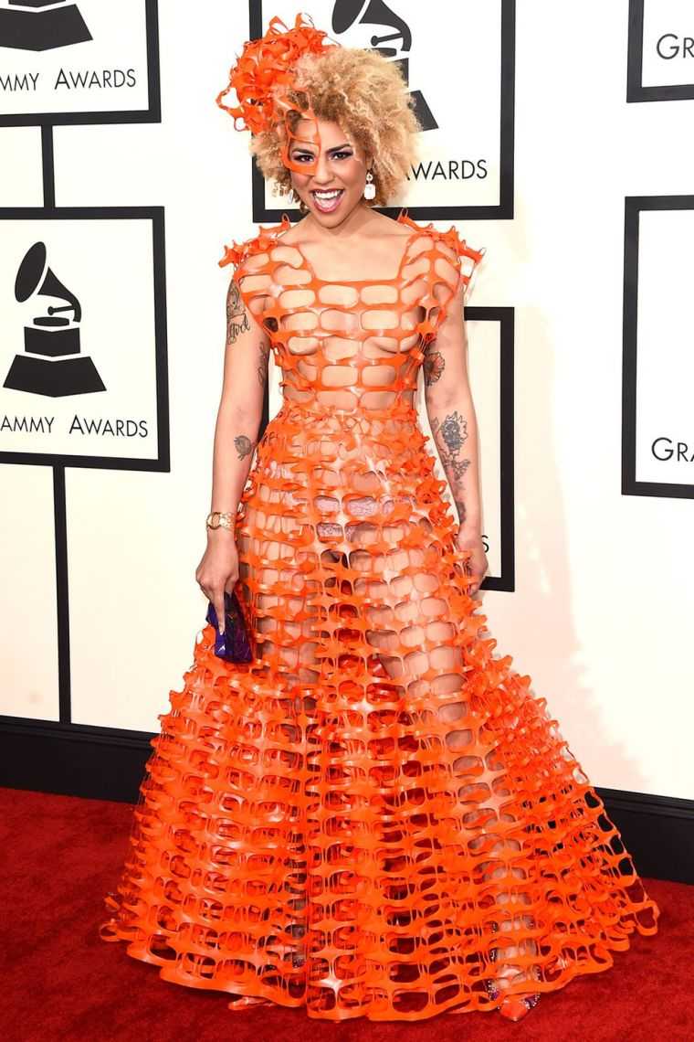 originalios išvaizdos „Grammy“ raudonojo kilimo žvaigždžių suknelė
