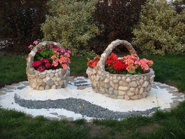 krepšelis-gėlės-akmenukai-akmuo