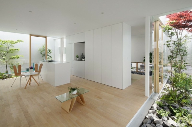 moderni balta minimalistinė virtuvė