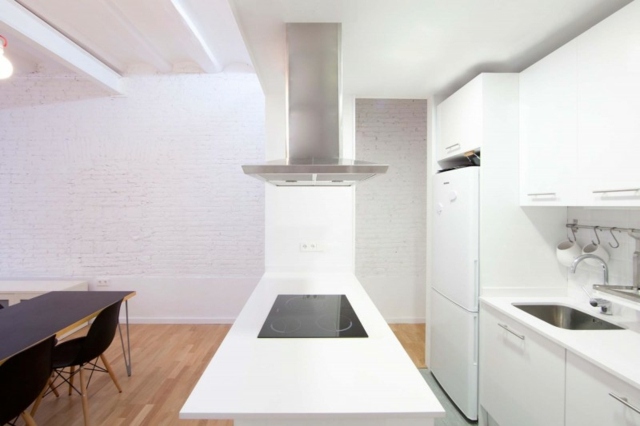 minimalistinis baltos virtuvės dekoras