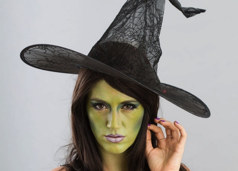 Makiažas-Helovinas-ragana-su-žalia