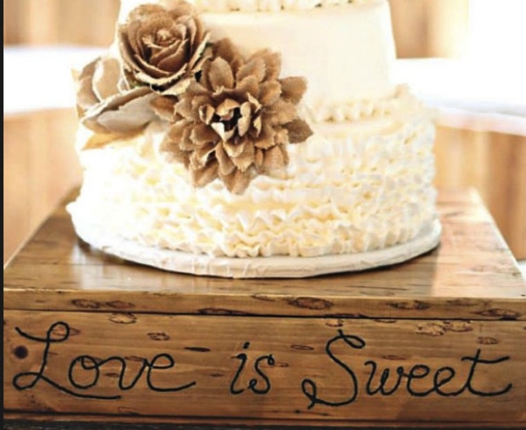 素朴な結婚式-つや消し-フロスティングケーキ