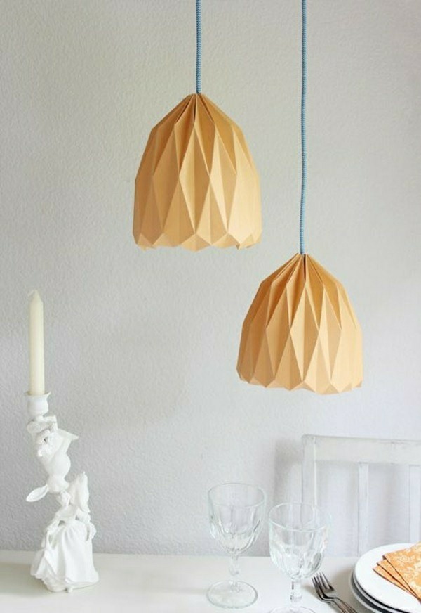 „Pasidaryk pats“ origami oranžinio popieriaus pakabinama lempa