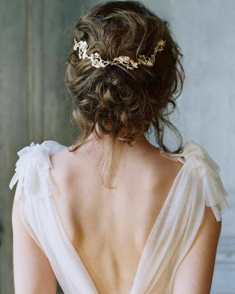 sposa-accessorio-capelli-corona-matrimonio-treccia-capelli-medi