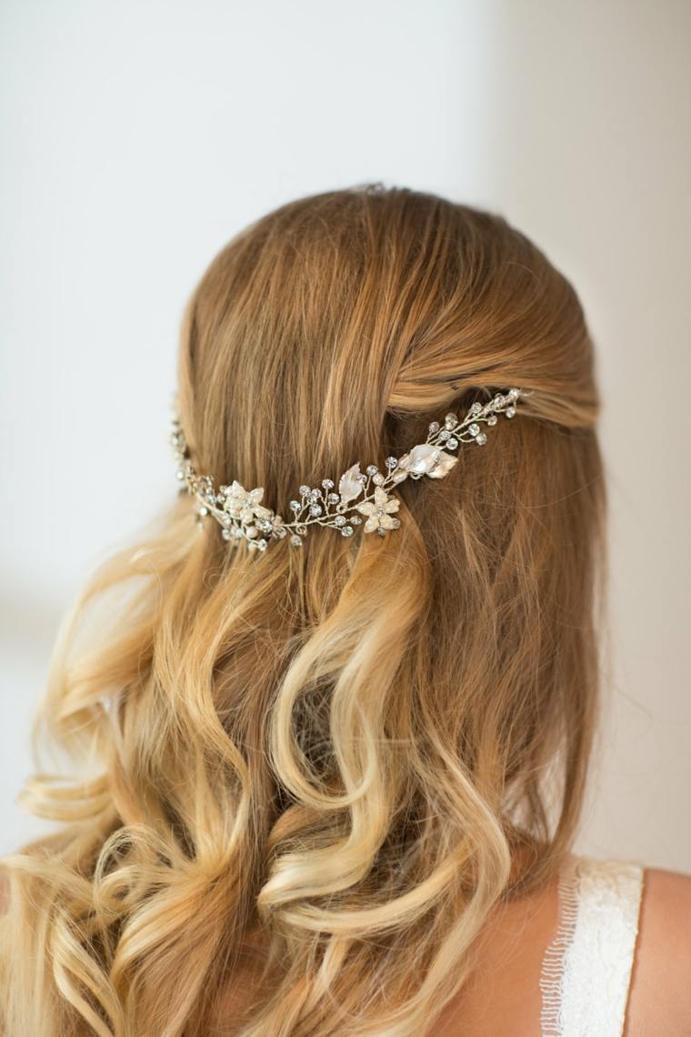 accessori per capelli da sposa idea-treccia-capelli-medio-biondo-matrimonio