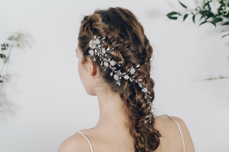 accessorio-capelli-matrimonio-treccia-vite-corona-matrimonio-capelli-lunghi