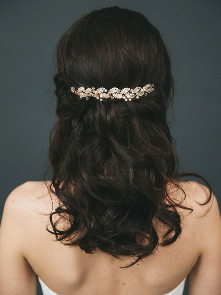 accessorio per capelli da sposa vite-capelli-riccioli-sposa-bruna-accessorio-treccia