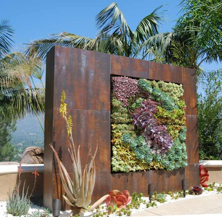 giardino vegetale con parete in acciaio corten