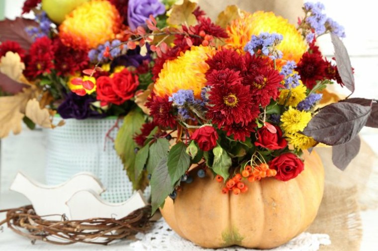 大きな花束の花瓶カボチャのアイデアは秋を飾る
