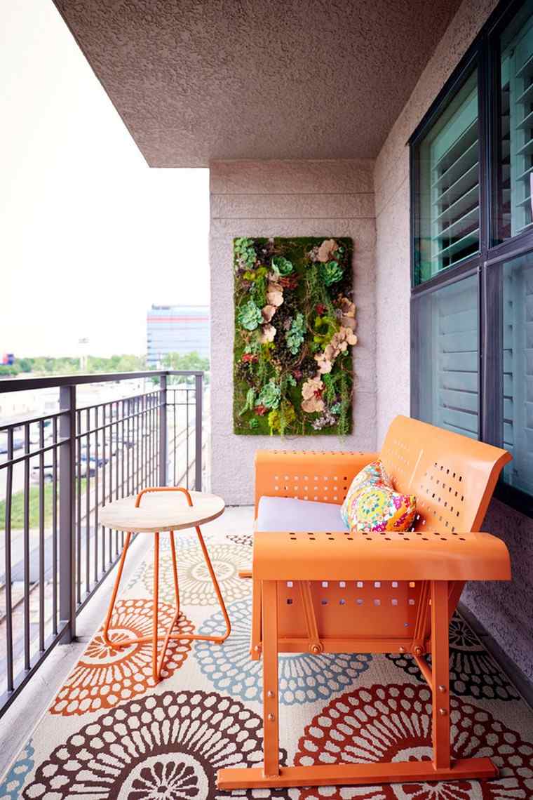 Ideja za uređenje balkona Airbnb zeleni zid