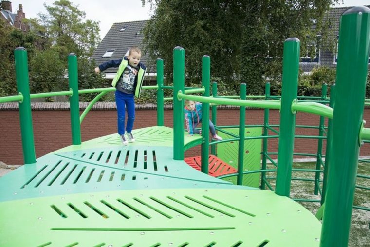gyermekközösségi játszótér-szerkezet-mászás