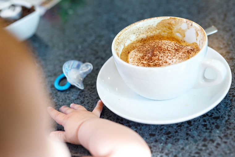 maitinimo krūtimi dieta vengti vartoti kofeino