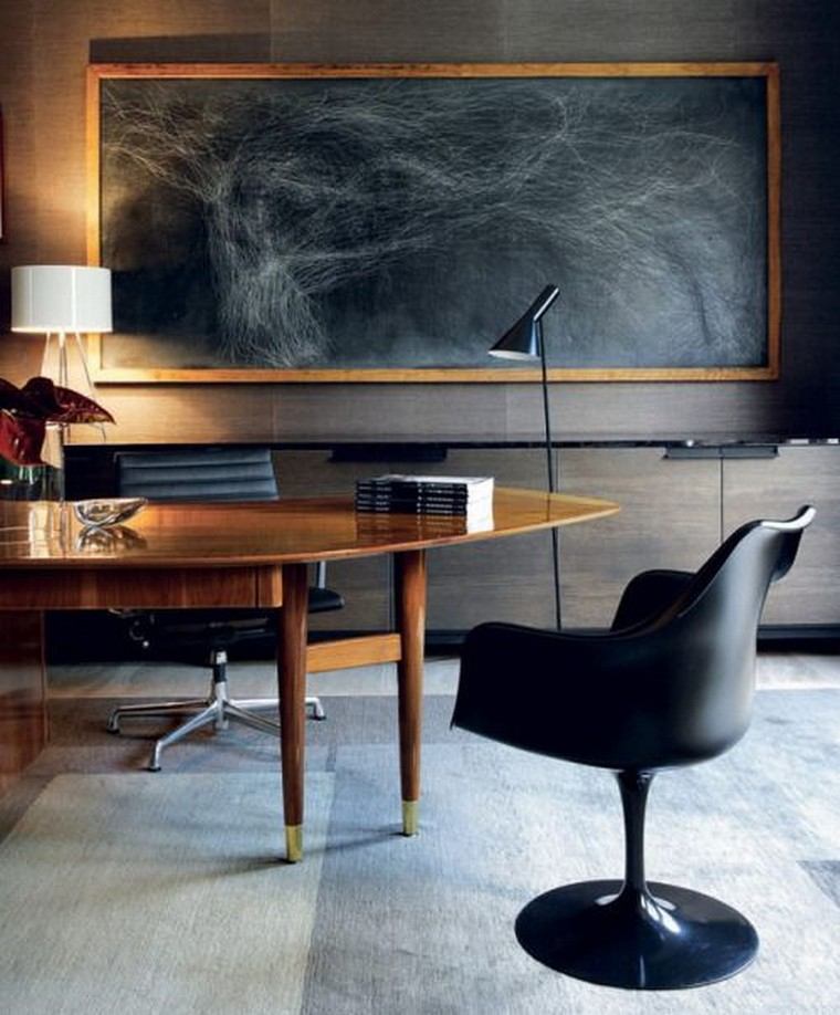 Tavolo da scrivania in legno con design del layout dell'ufficio domestico
