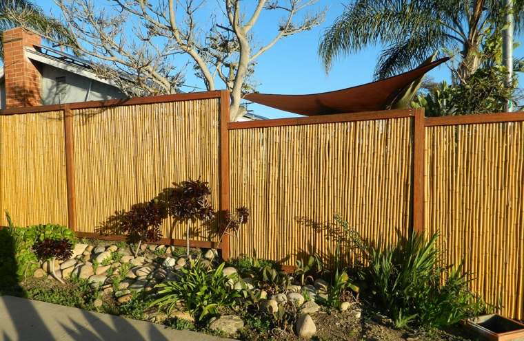recinzione da giardino in bambù idea fai da te per organizzare il design moderno dello spazio del giardino