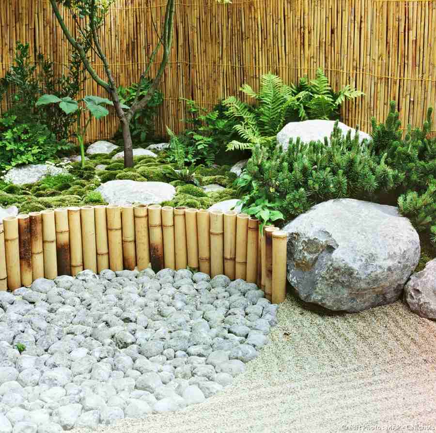 idea esterna del bordo del giardino in pietra di bambù
