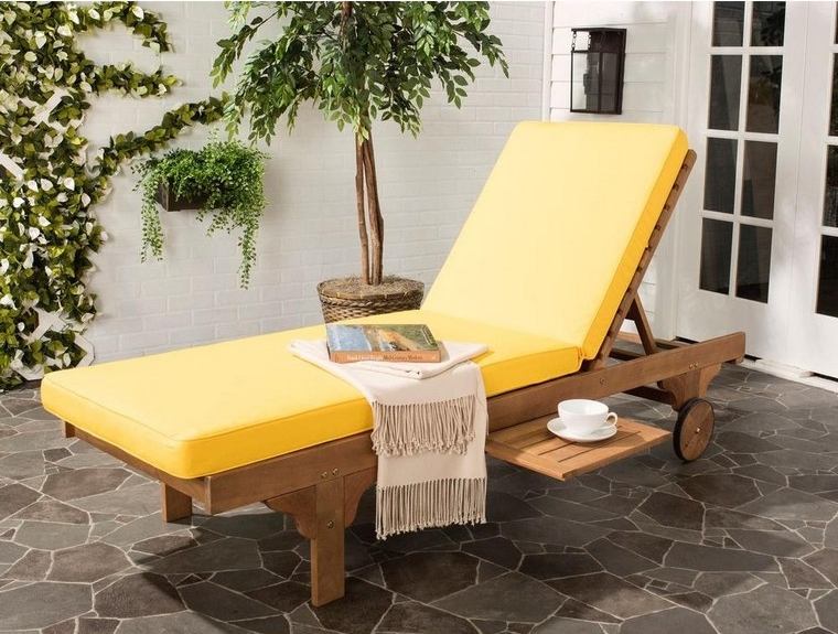 Terrazza moderna in legno per esterni con sedia a sdraio in legno deco