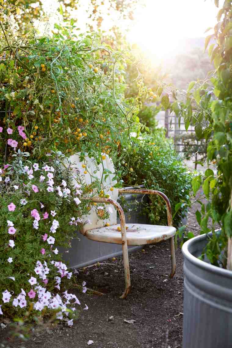 modern kerti székes tereprendezés