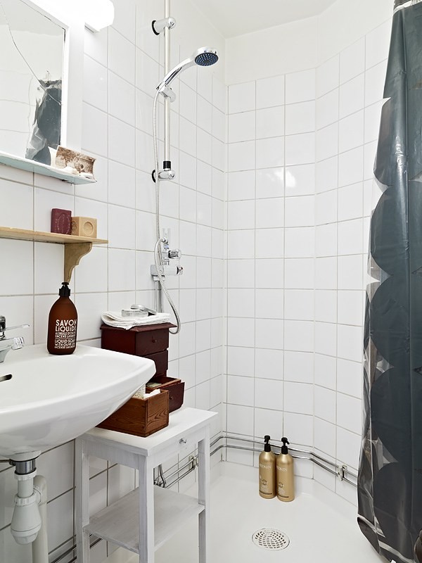 バスルーム小さなアパートのアイデア