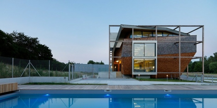 idee per decorare la piscina in giardino