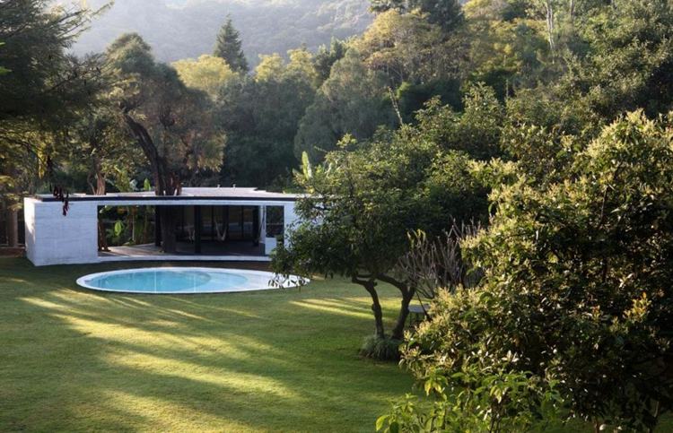 piscina da giardino di forma rotonda