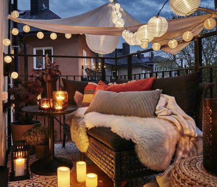 illuminazione moderna del balcone esterno