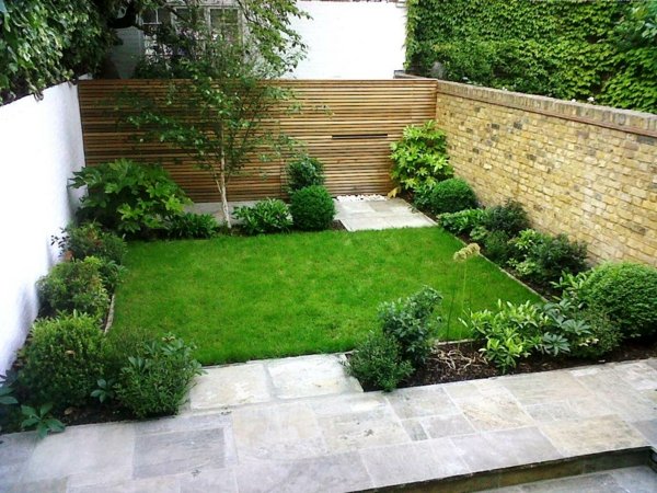 シンプルなデザインの小さな庭の装飾