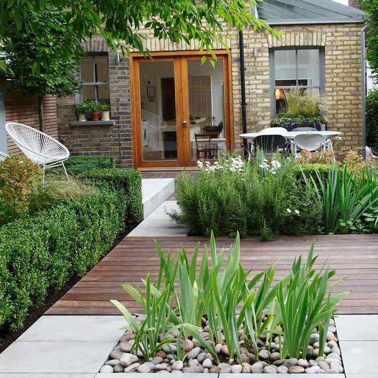 造園-庭-小さなスペース-木製-デッキ-テラス