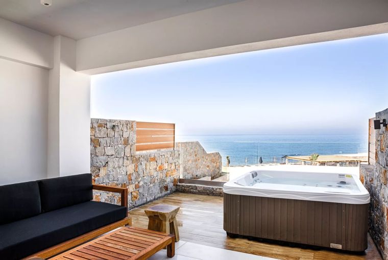 whirlpool-jacuzzi-open-terrace-small-space.webp