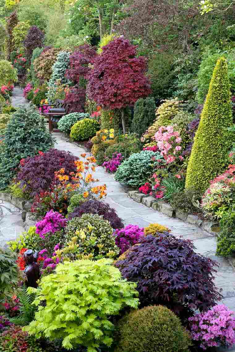 foto delle passerelle del giardino fiorito