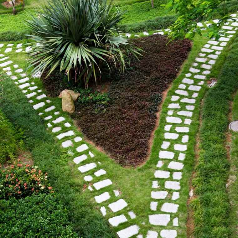 庭の造園石の小道