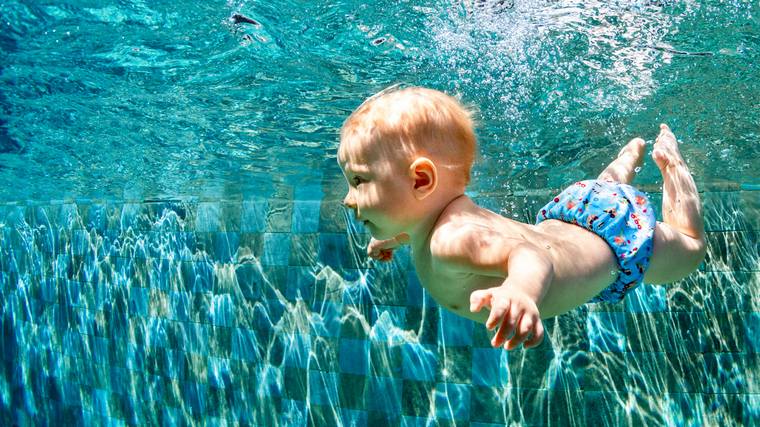 mokytis plaukti ankstyvame amžiuje