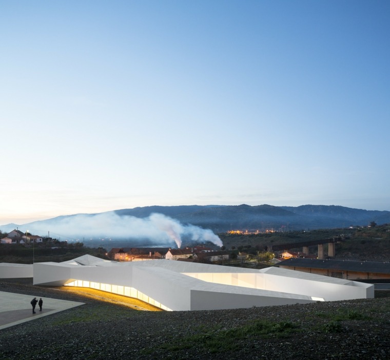 architettura contemporanea High-Performance-Rowing-Center-image-Fernando-Guerra-Sergio-Guerra
