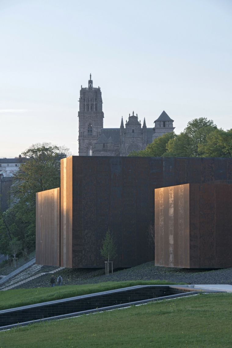 suvremena arhitektura musee-Soulages-image-Pep-Sau