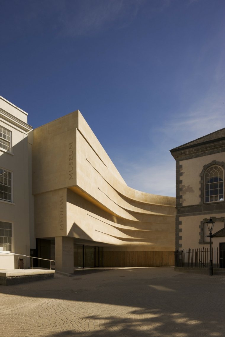 architettura contemporanea musee-medieval-Waterford-image-Philip-Lauterbach