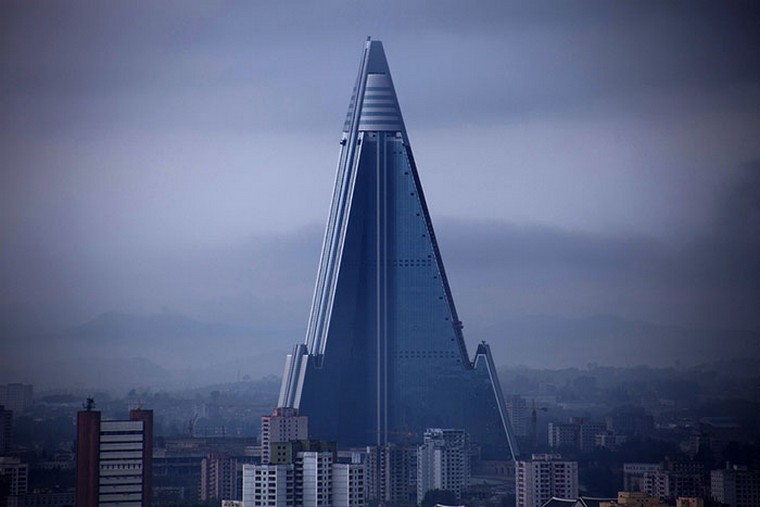 ryugyong-hotel-pyongyang-corea-del-nord-architettura-originale