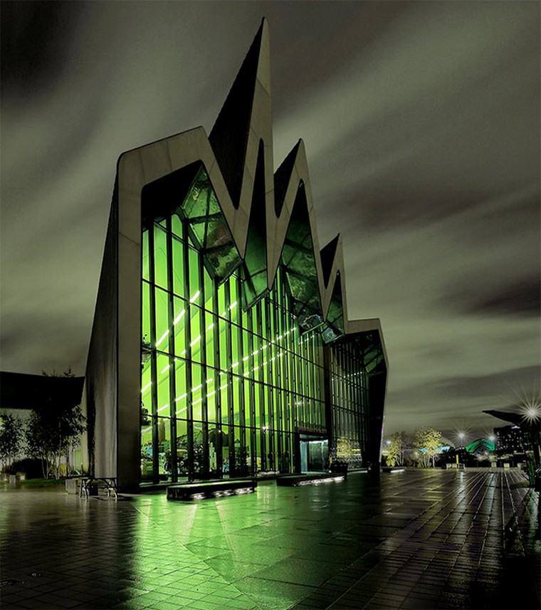 modernios architektūros dizainas-pastatas-muziejus-upės pakrantė-Glazgas